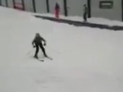 Un homme en ski n'arrive pas à…