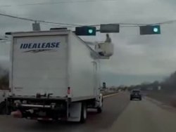 Un camion percute une nacelle