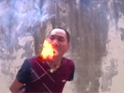 Un Maitre Kung-Fu crache du feu